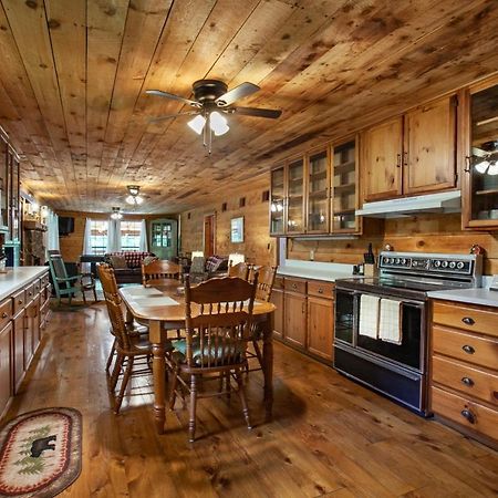Forest Home Hot Tub Fire Pit Pool Table Pigeon Forge Eksteriør billede