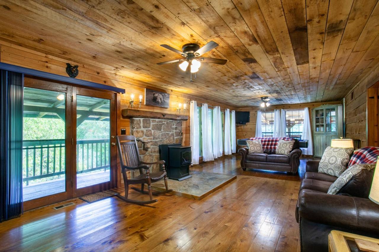 Forest Home Hot Tub Fire Pit Pool Table Pigeon Forge Eksteriør billede
