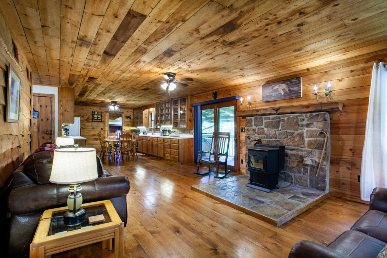 Forest Home Hot Tub Fire Pit Pool Table Pigeon Forge Eksteriør billede