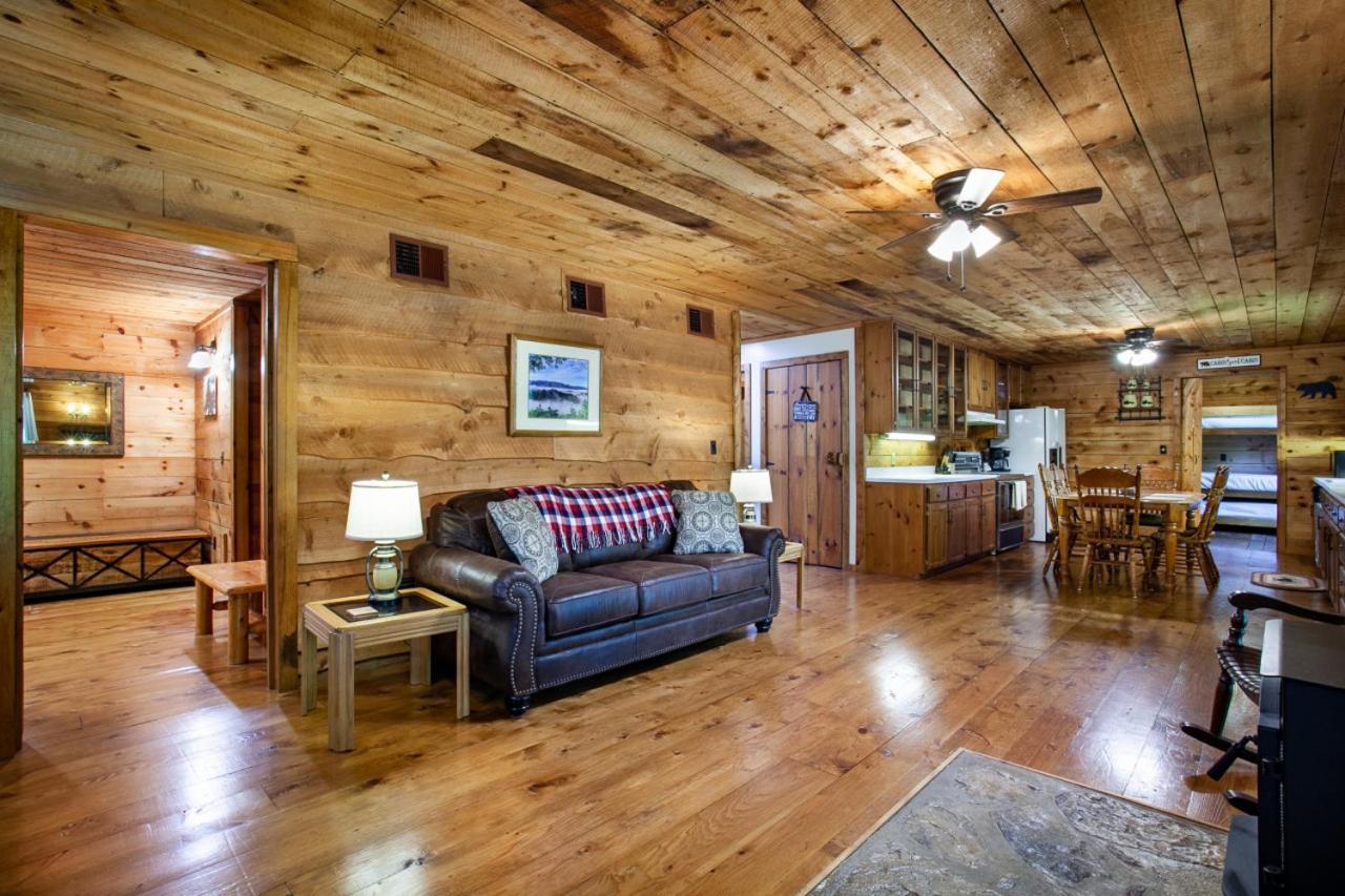 Forest Home Hot Tub Fire Pit Pool Table Pigeon Forge Eksteriør billede