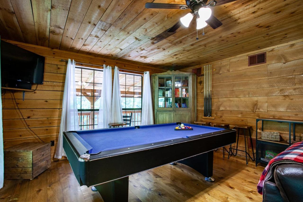 Forest Home Hot Tub Fire Pit Pool Table Pigeon Forge Eksteriør billede