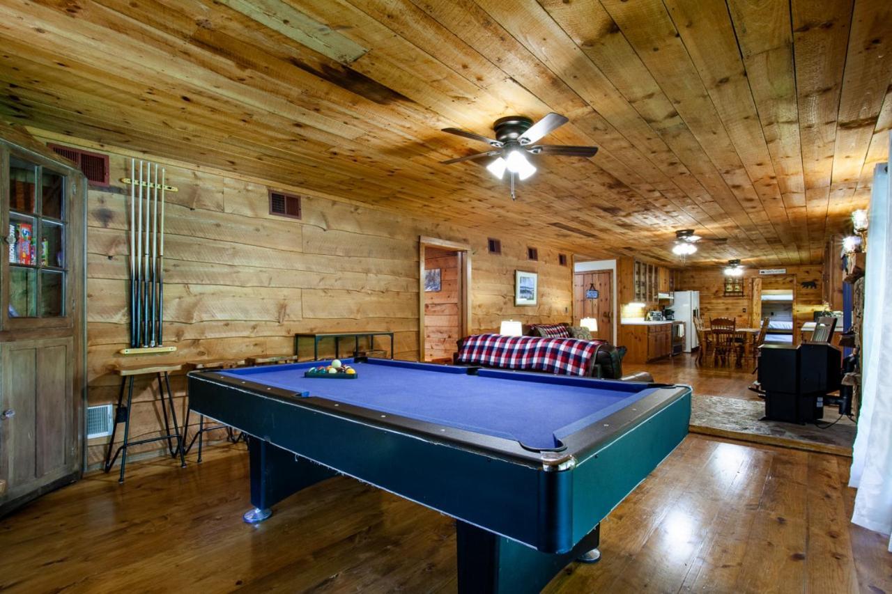 Forest Home Hot Tub Fire Pit Pool Table Pigeon Forge Eksteriør billede