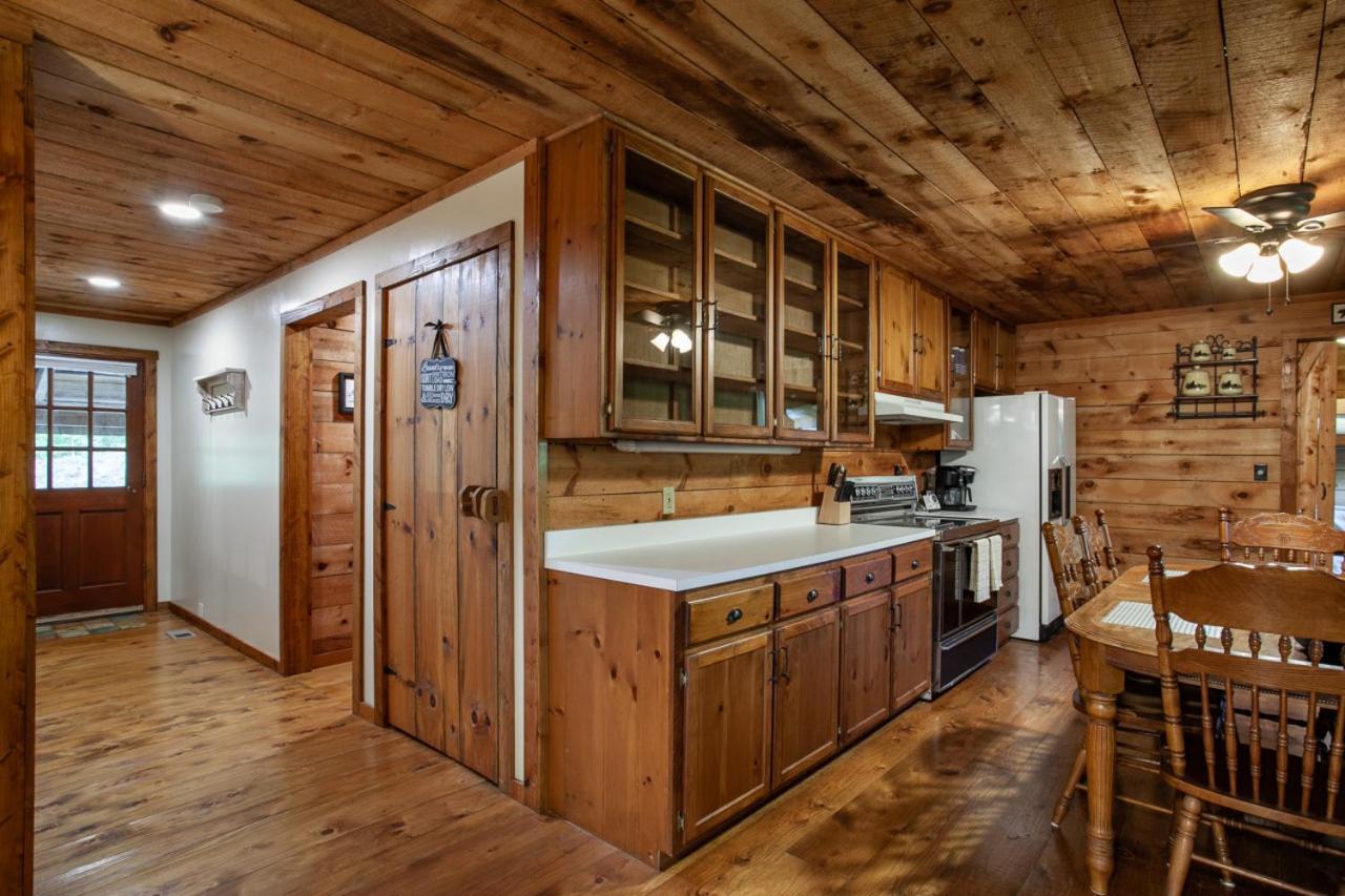 Forest Home Hot Tub Fire Pit Pool Table Pigeon Forge Eksteriør billede