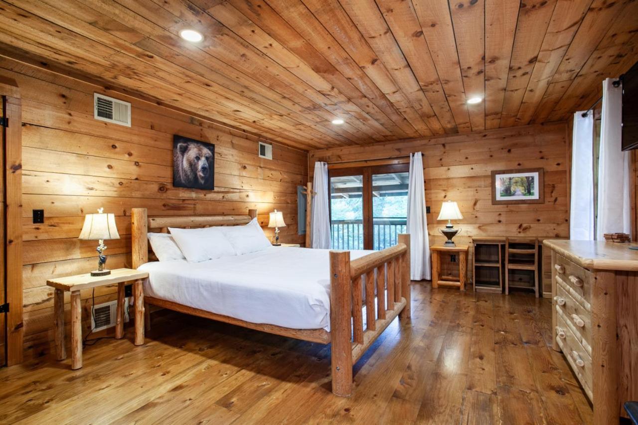 Forest Home Hot Tub Fire Pit Pool Table Pigeon Forge Eksteriør billede