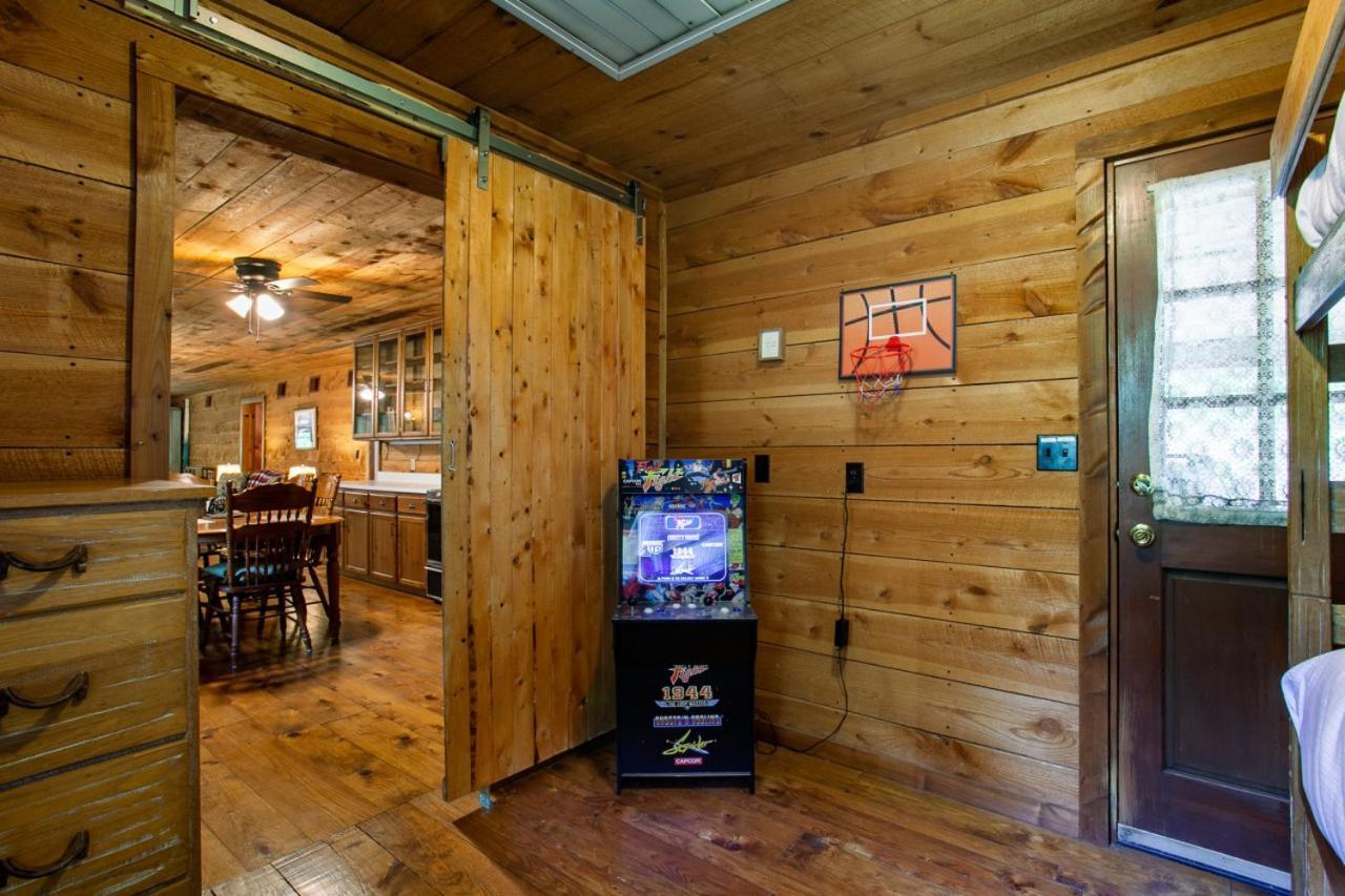 Forest Home Hot Tub Fire Pit Pool Table Pigeon Forge Eksteriør billede