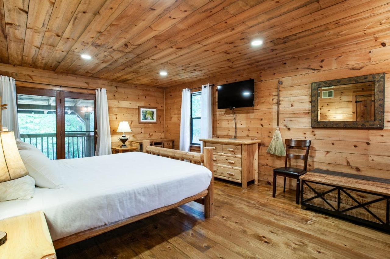 Forest Home Hot Tub Fire Pit Pool Table Pigeon Forge Eksteriør billede