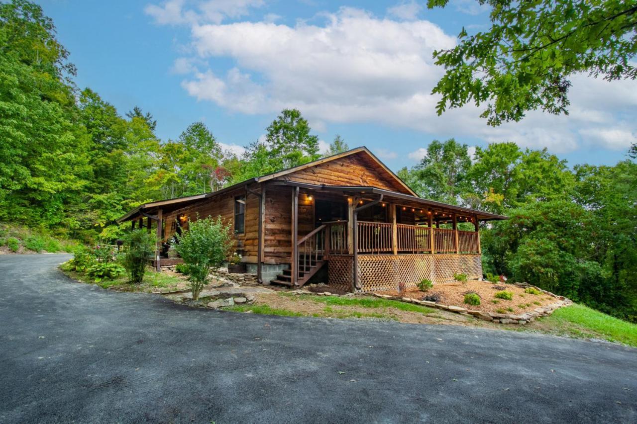 Forest Home Hot Tub Fire Pit Pool Table Pigeon Forge Eksteriør billede