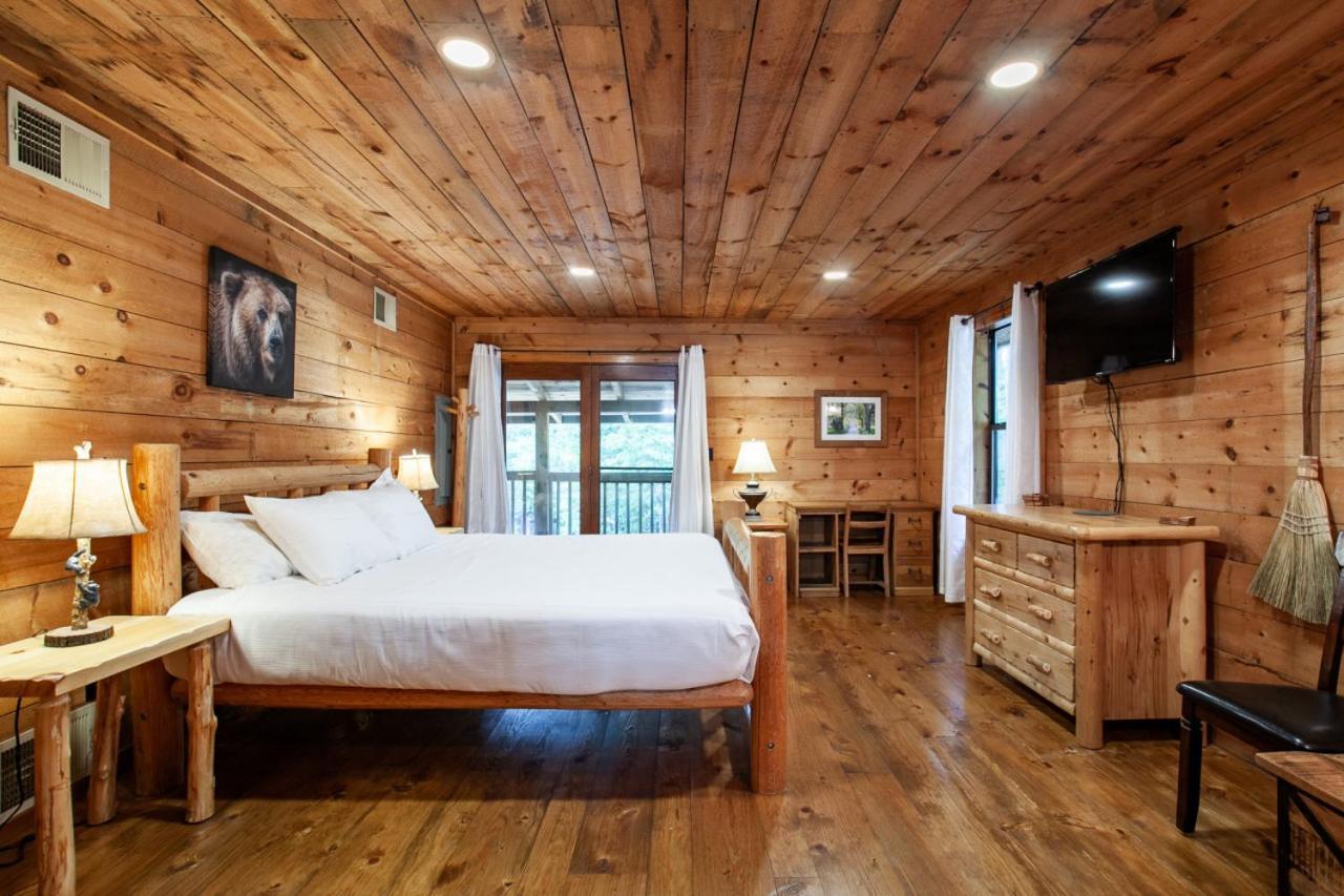 Forest Home Hot Tub Fire Pit Pool Table Pigeon Forge Eksteriør billede